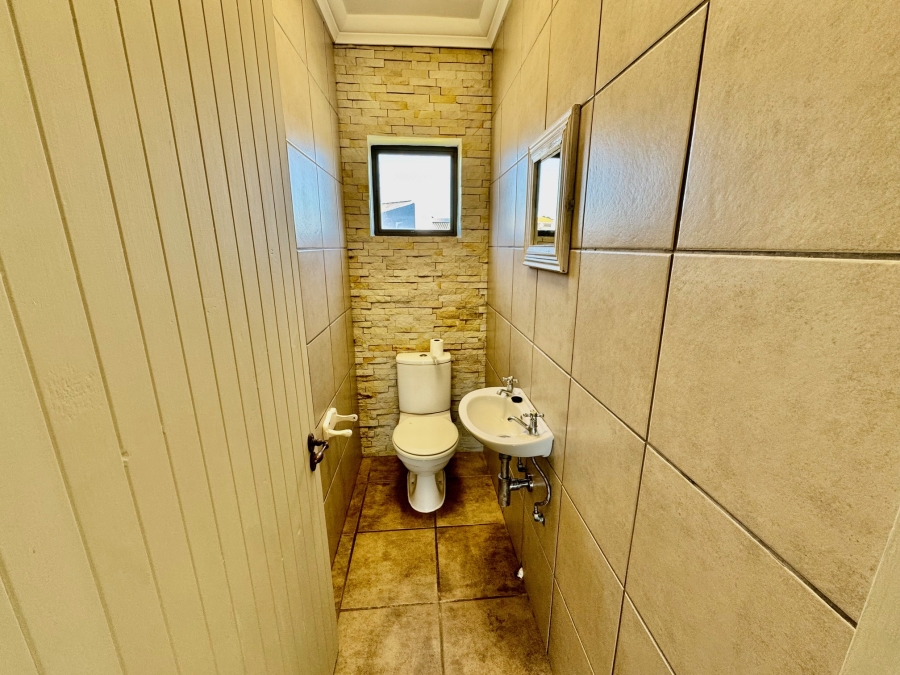 4 Bedroom Property for Sale in Stilbaai Wes Western Cape